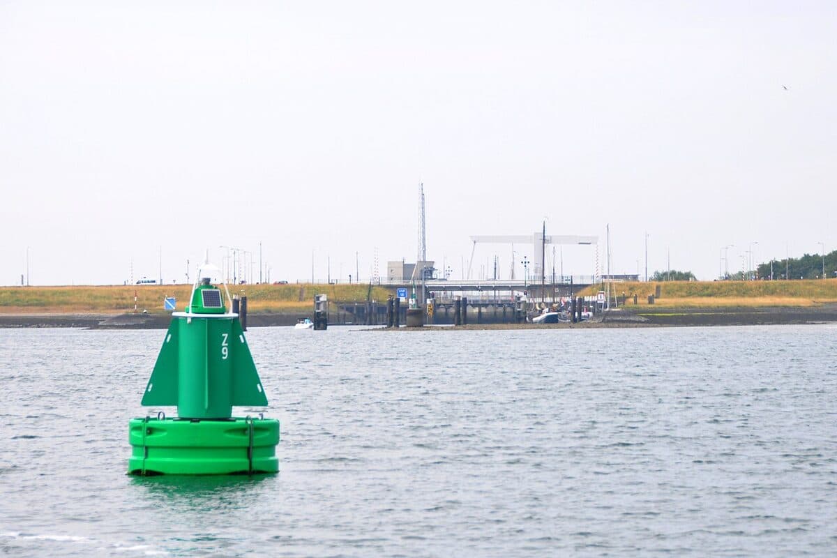 Groene spitse ton Z 9 in de Zandkreek