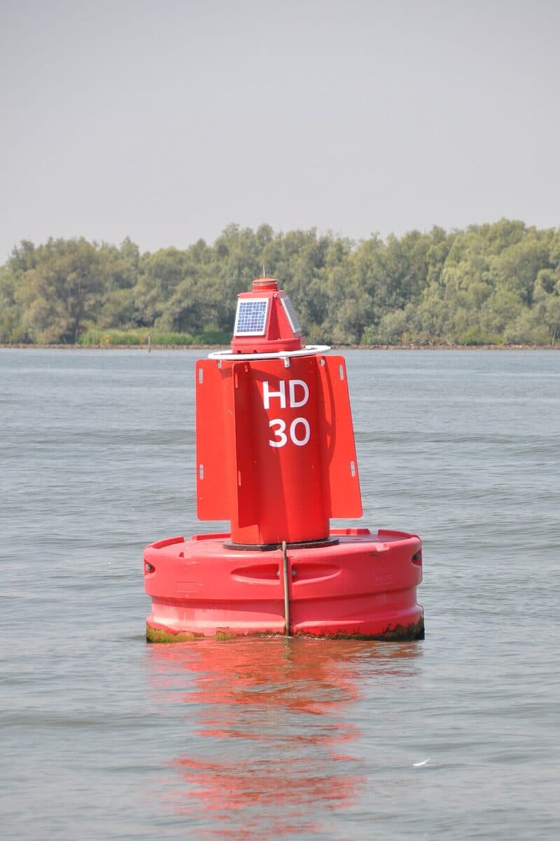 Rode stompe ton HD 30 op het Hollandsch Diep